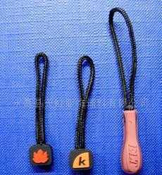 拉鏈配件全解析 拉片、拉鏈頭、拉把與軟膠拉片的功能與應(yīng)用